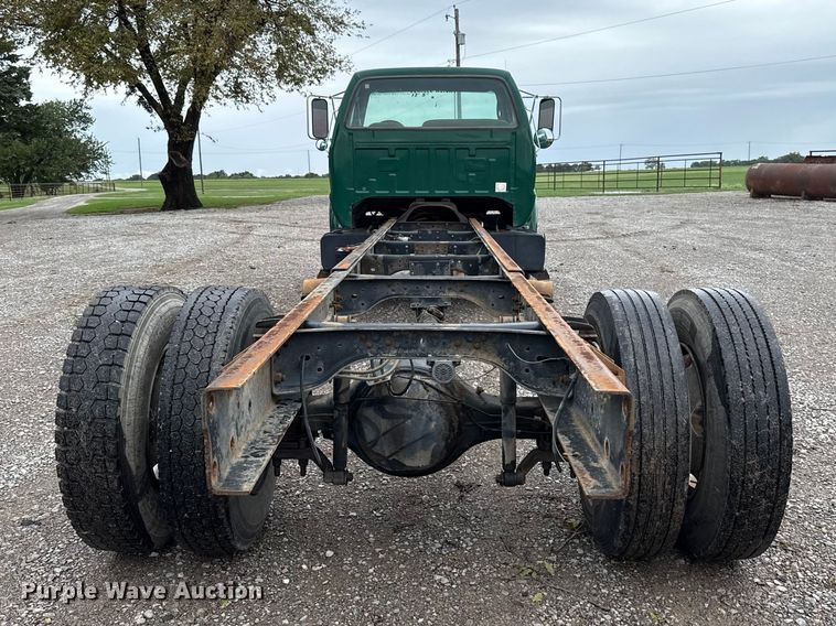 image for item FV2027 2001 Ford F650 truck cab and chassis