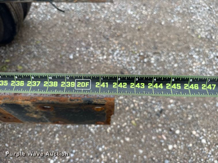 image for item FV2027 2001 Ford F650 truck cab and chassis