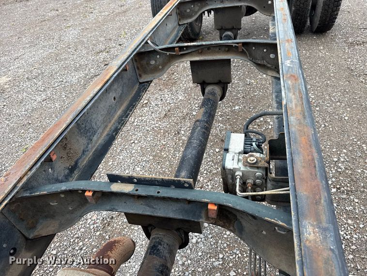 image for item FV2027 2001 Ford F650 truck cab and chassis