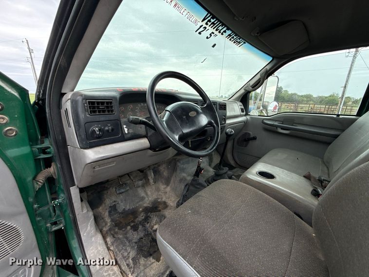 image for item FV2027 2001 Ford F650 truck cab and chassis