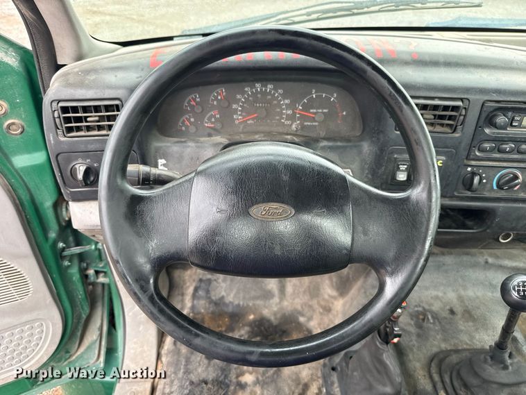 image for item FV2027 2001 Ford F650 truck cab and chassis