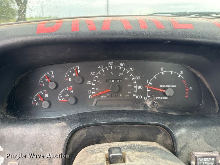 image for item FV2027 2001 Ford F650 truck cab and chassis