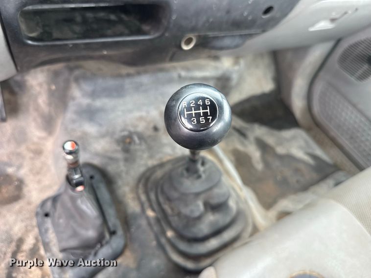 image for item FV2027 2001 Ford F650 truck cab and chassis