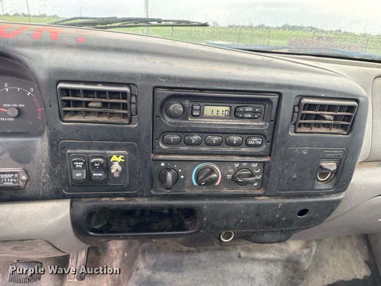 image for item FV2027 2001 Ford F650 truck cab and chassis