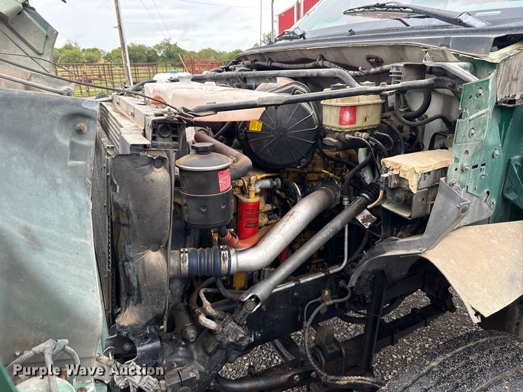 image for item FV2027 2001 Ford F650 truck cab and chassis