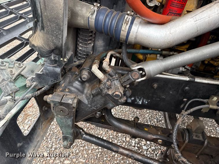 image for item FV2027 2001 Ford F650 truck cab and chassis