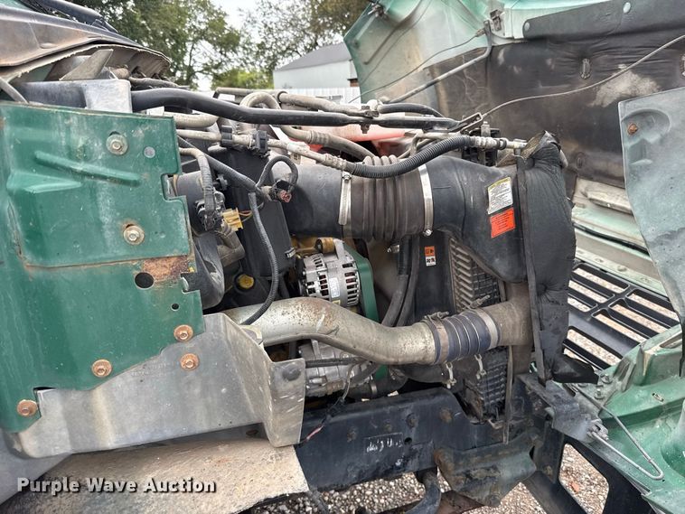 image for item FV2027 2001 Ford F650 truck cab and chassis