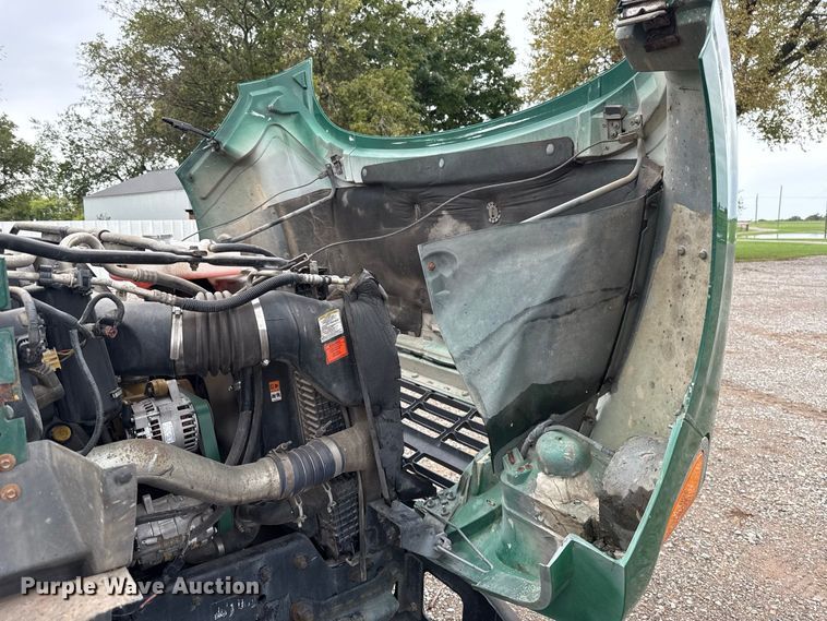 image for item FV2027 2001 Ford F650 truck cab and chassis