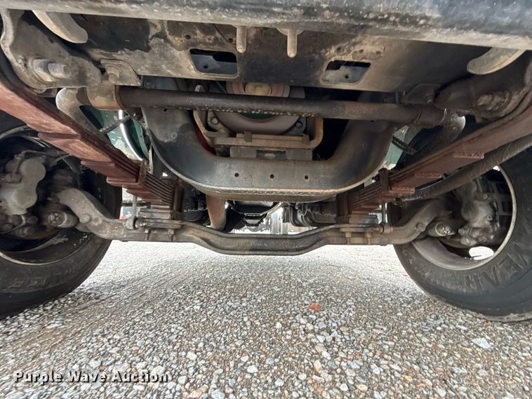 image for item FV2027 2001 Ford F650 truck cab and chassis