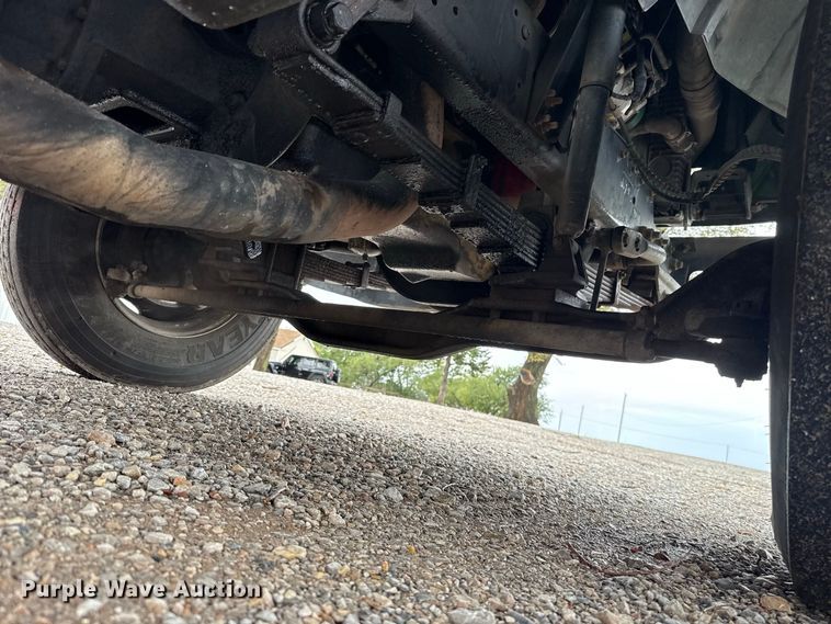 image for item FV2027 2001 Ford F650 truck cab and chassis