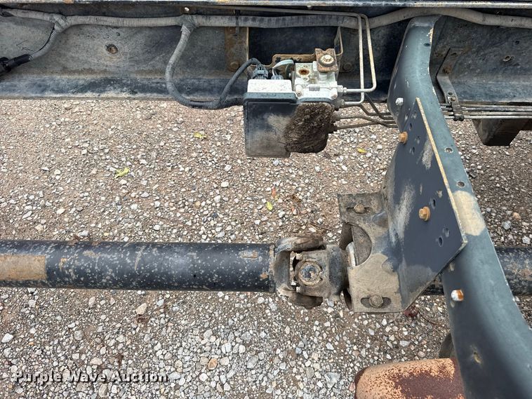 image for item FV2027 2001 Ford F650 truck cab and chassis