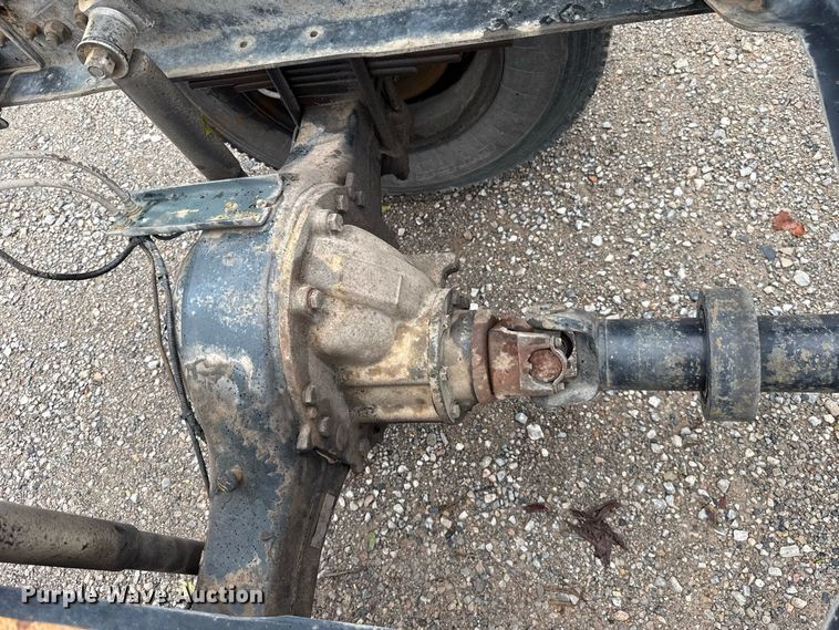 image for item FV2027 2001 Ford F650 truck cab and chassis