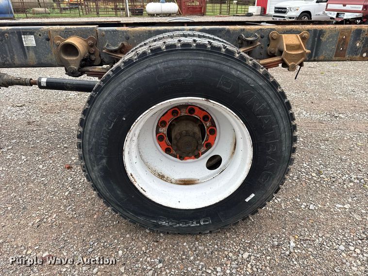 image for item FV2027 2001 Ford F650 truck cab and chassis