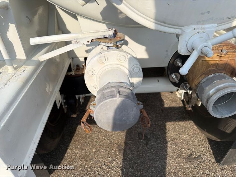 image for item FW3501 2011 Gallegos tank trailer