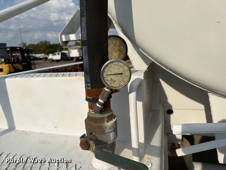 image for item FW3501 2011 Gallegos tank trailer