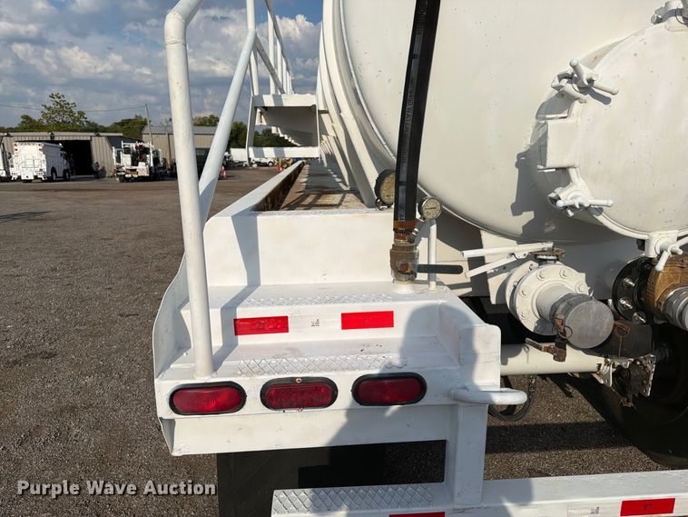 image for item FW3501 2011 Gallegos tank trailer