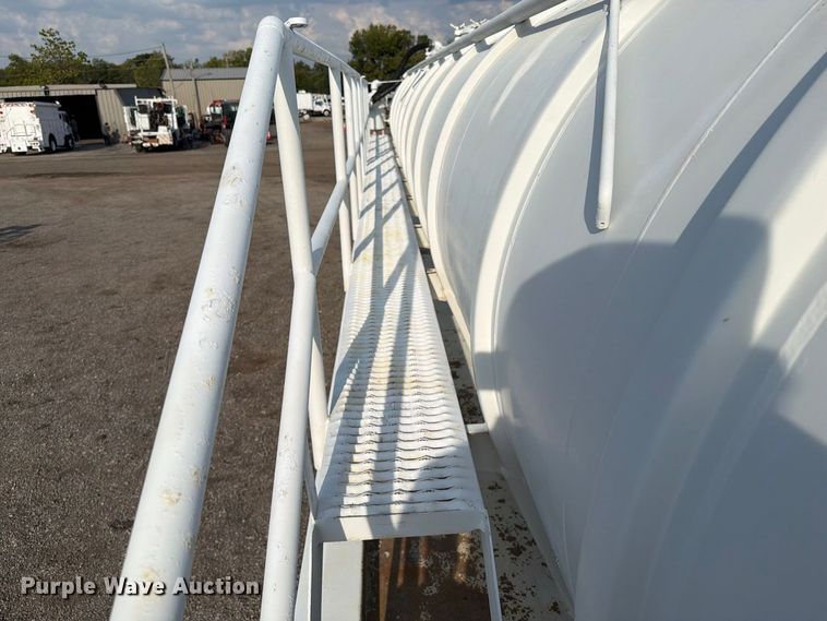 image for item FW3501 2011 Gallegos tank trailer