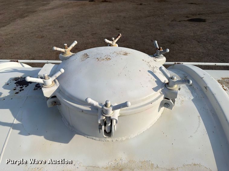 image for item FW3501 2011 Gallegos tank trailer