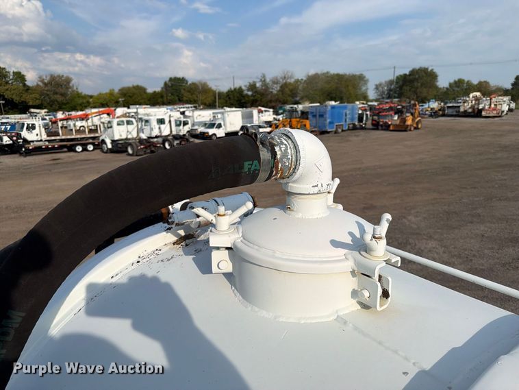 image for item FW3501 2011 Gallegos tank trailer