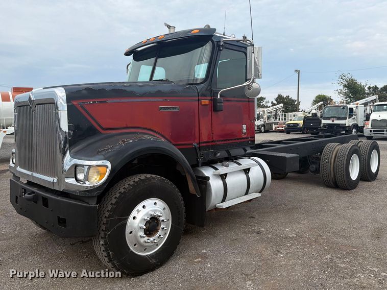 2001 International PayStar 5900I truck cab and chassis