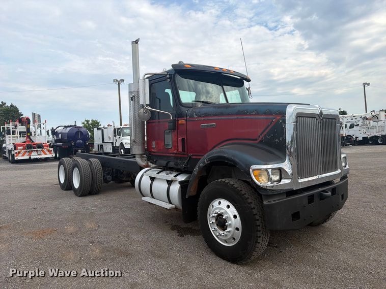 image for item FW3513 2001 International PayStar 5900I truck cab and chassis