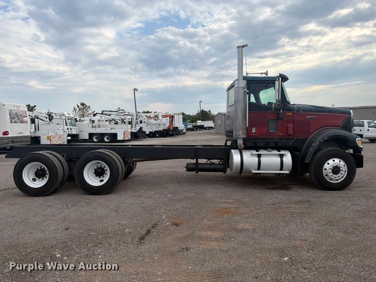 image for item FW3513 2001 International PayStar 5900I truck cab and chassis