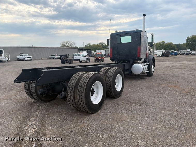 image for item FW3513 2001 International PayStar 5900I truck cab and chassis