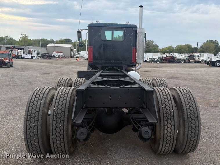 image for item FW3513 2001 International PayStar 5900I truck cab and chassis