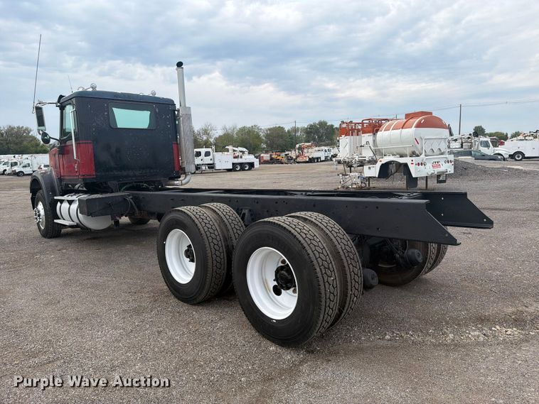 image for item FW3513 2001 International PayStar 5900I truck cab and chassis