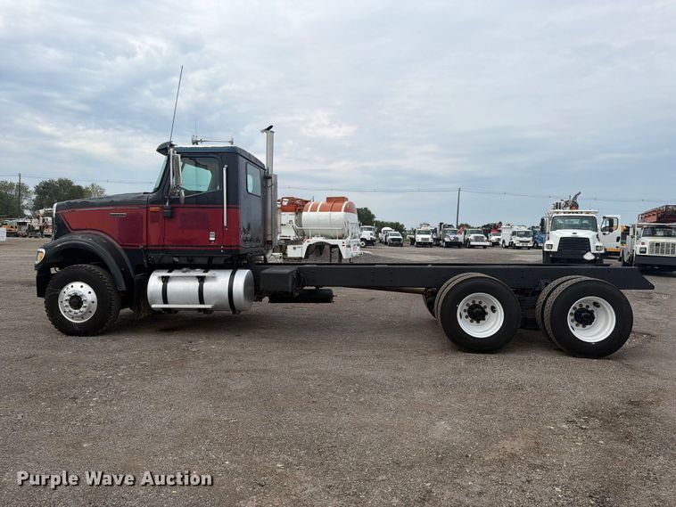 image for item FW3513 2001 International PayStar 5900I truck cab and chassis