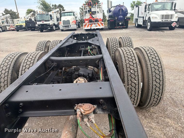 image for item FW3513 2001 International PayStar 5900I truck cab and chassis