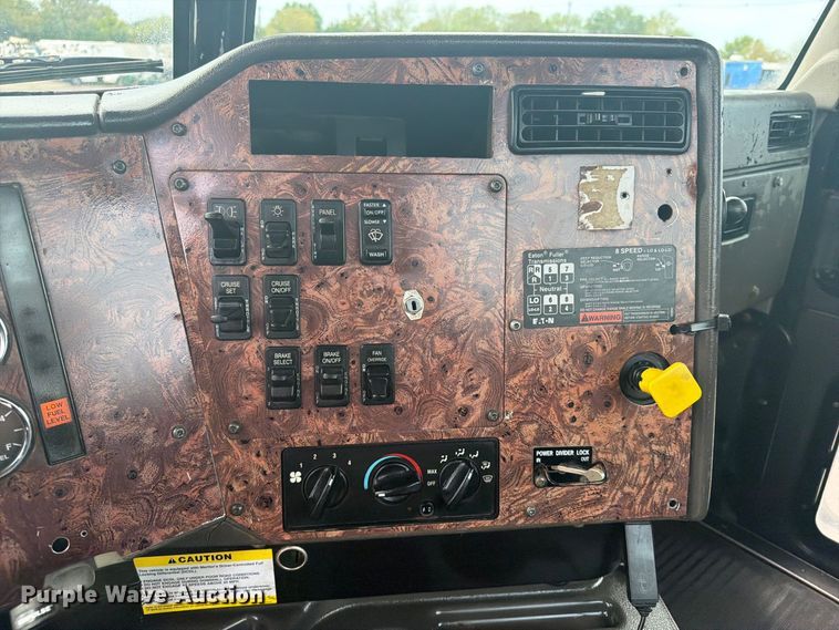 image for item FW3513 2001 International PayStar 5900I truck cab and chassis