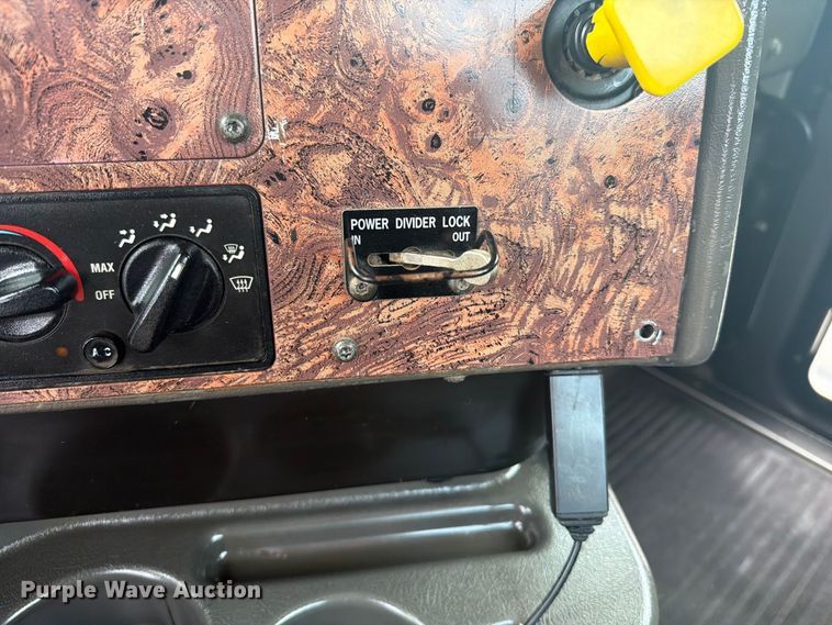 image for item FW3513 2001 International PayStar 5900I truck cab and chassis