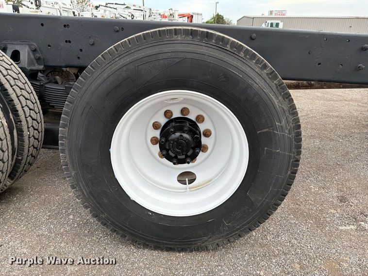 image for item FW3513 2001 International PayStar 5900I truck cab and chassis