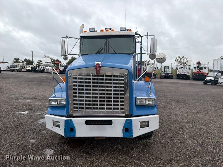 image for item FW3520 2011 Kenworth T800 flatbed truck