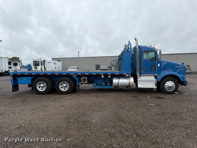 image for item FW3520 2011 Kenworth T800 flatbed truck
