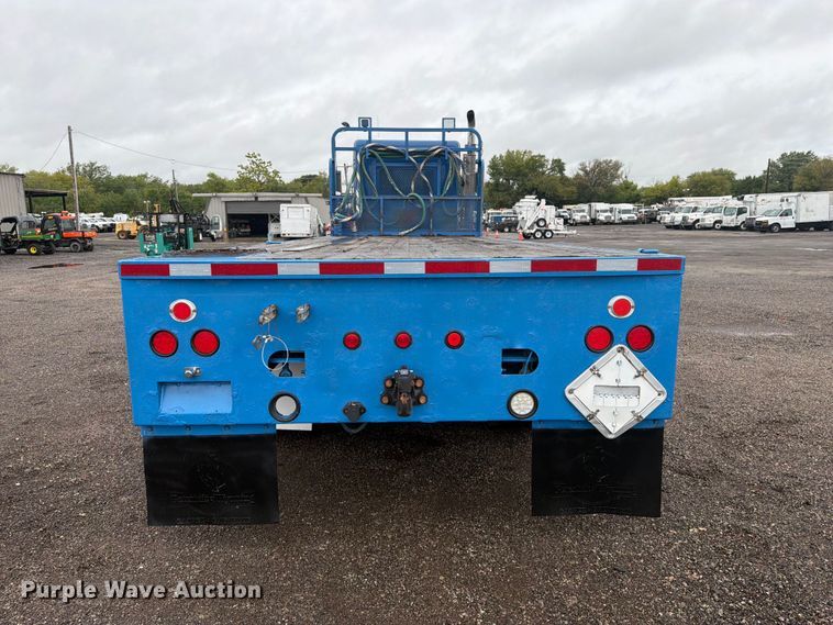 image for item FW3520 2011 Kenworth T800 flatbed truck