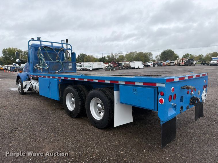 image for item FW3520 2011 Kenworth T800 flatbed truck