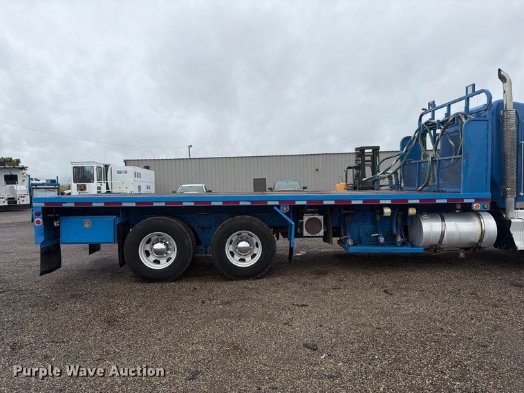 image for item FW3520 2011 Kenworth T800 flatbed truck