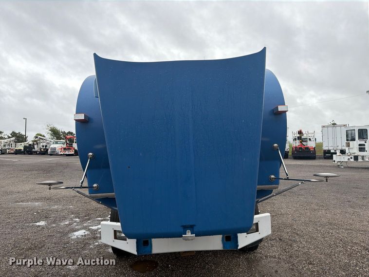 image for item FW3520 2011 Kenworth T800 flatbed truck