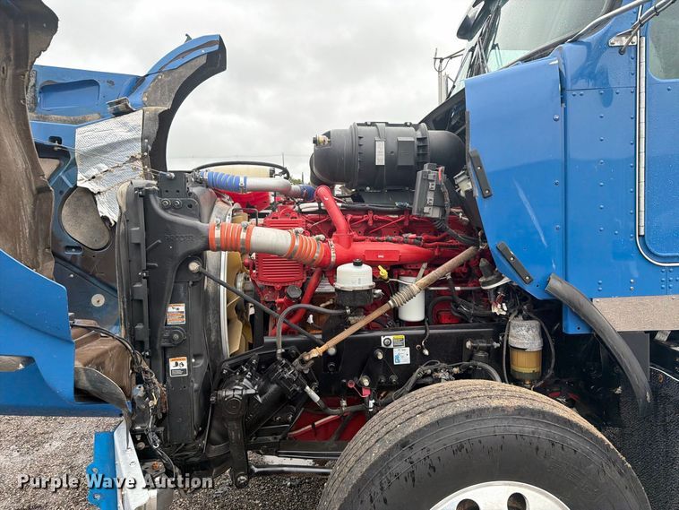 image for item FW3520 2011 Kenworth T800 flatbed truck