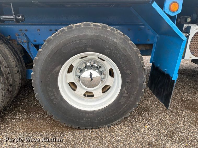 image for item FW3520 2011 Kenworth T800 flatbed truck