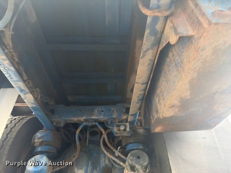 image for item FW3520 2011 Kenworth T800 flatbed truck