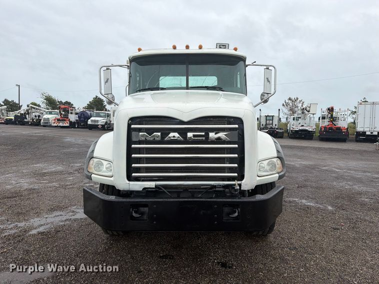 image for item FW3522 2015 Mack GU813 truck cab and chassis