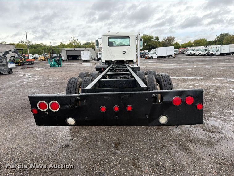 image for item FW3522 2015 Mack GU813 truck cab and chassis