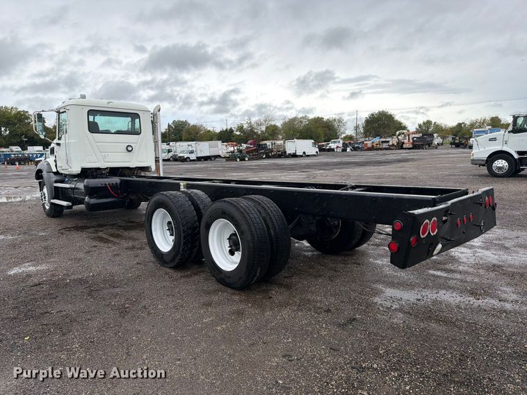 image for item FW3522 2015 Mack GU813 truck cab and chassis