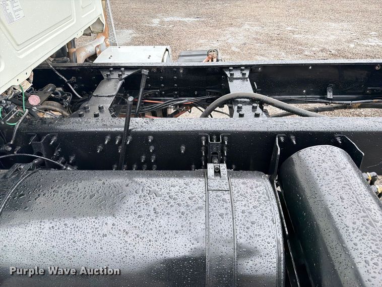image for item FW3522 2015 Mack GU813 truck cab and chassis