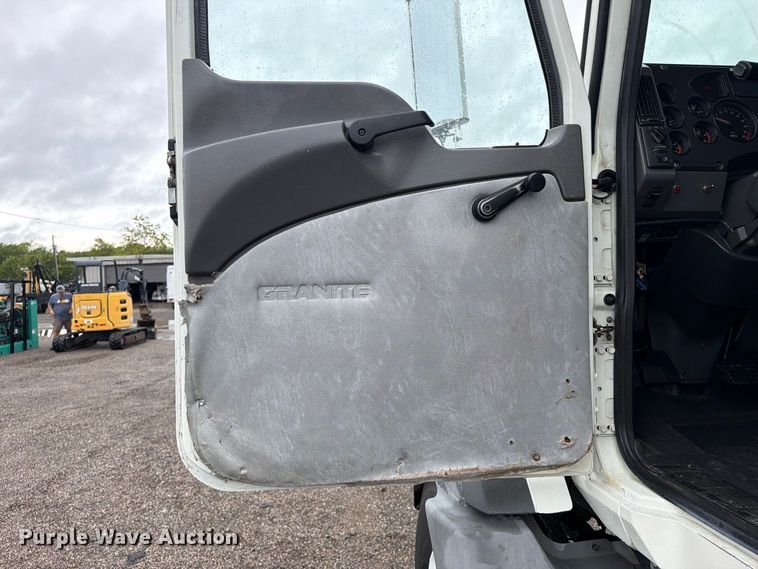 image for item FW3522 2015 Mack GU813 truck cab and chassis