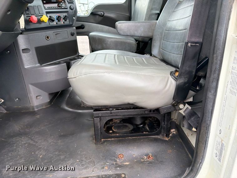 image for item FW3522 2015 Mack GU813 truck cab and chassis