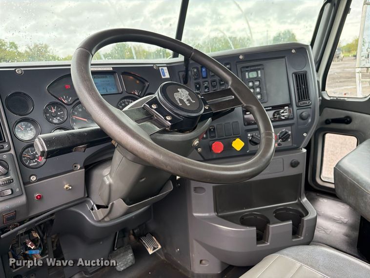 image for item FW3522 2015 Mack GU813 truck cab and chassis